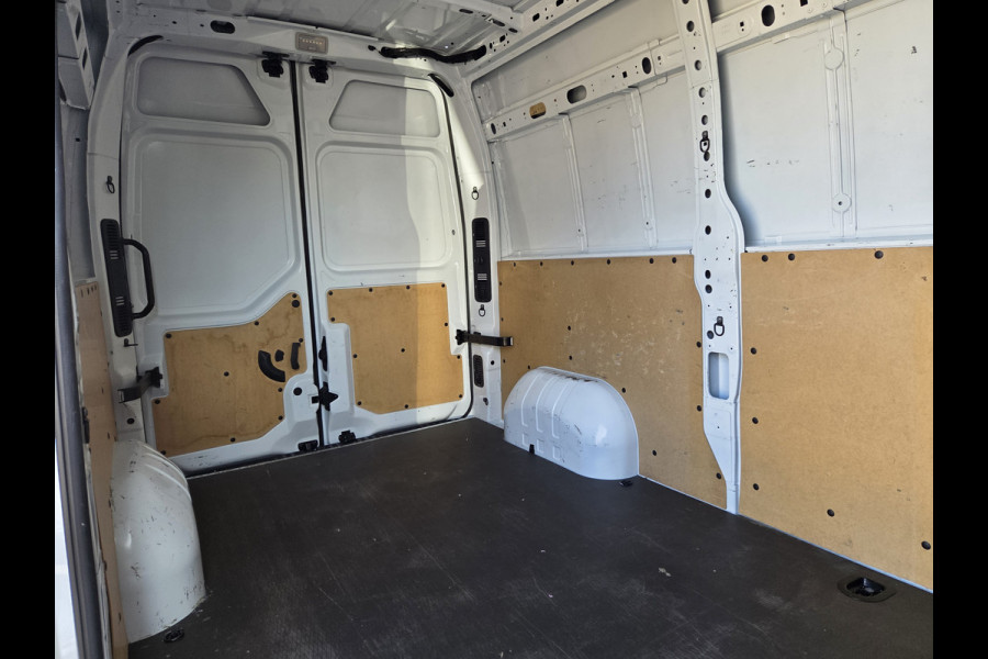 Renault Master / Nissan Interstar 2.3 dCi 150Pk / 110Kw L2/H2 Airco Cruise Achteruitrijcamera Trekhaak 2500 Kg