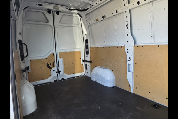 Renault Master / Nissan Interstar 2.3 dCi 150Pk / 110Kw L2/H2 Airco Cruise Achteruitrijcamera Trekhaak 2500 Kg