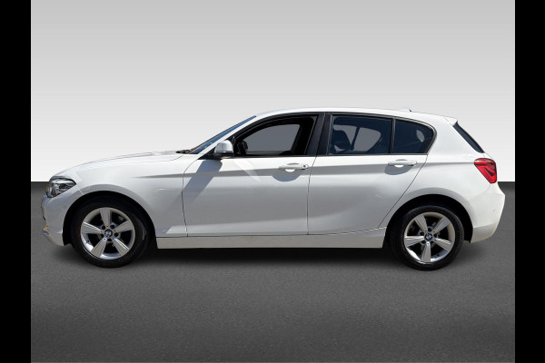 BMW 1-serie 118i Executive Automaat Incl. Stoelverwarming | Lederen stoelen| Parkeersensoren | Navigatie
