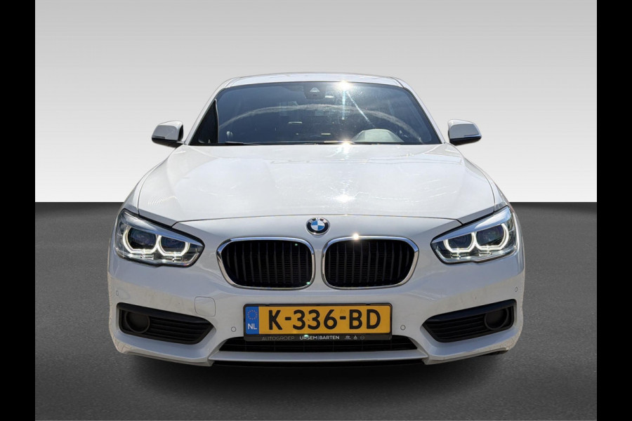 BMW 1-serie 118i Executive Automaat Incl. Stoelverwarming | Lederen stoelen| Parkeersensoren | Navigatie