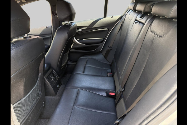 BMW 1-serie 118i Executive Automaat Incl. Stoelverwarming | Lederen stoelen| Parkeersensoren | Navigatie