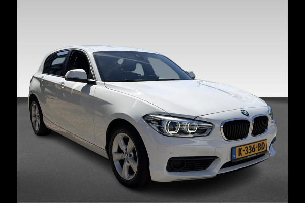 BMW 1-serie 118i Executive Automaat Incl. Stoelverwarming | Lederen stoelen| Parkeersensoren | Navigatie