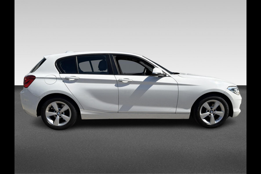 BMW 1-serie 118i Executive Automaat Incl. Stoelverwarming | Lederen stoelen| Parkeersensoren | Navigatie