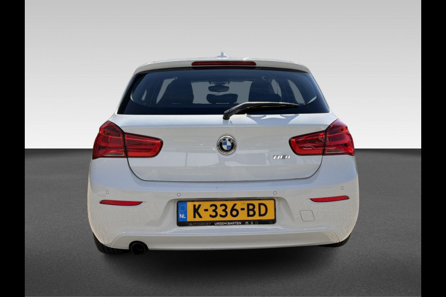 BMW 1-serie 118i Executive Automaat Incl. Stoelverwarming | Lederen stoelen| Parkeersensoren | Navigatie