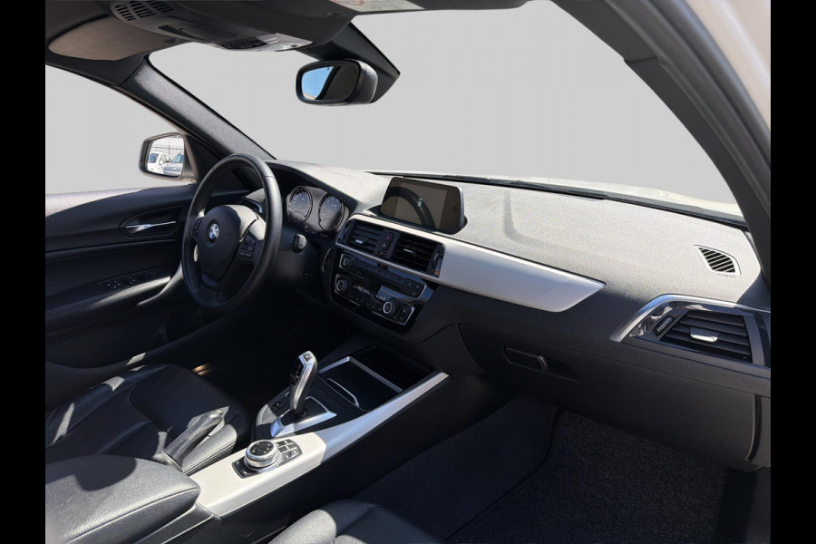 BMW 1-serie 118i Executive Automaat Incl. Stoelverwarming | Lederen stoelen| Parkeersensoren | Navigatie