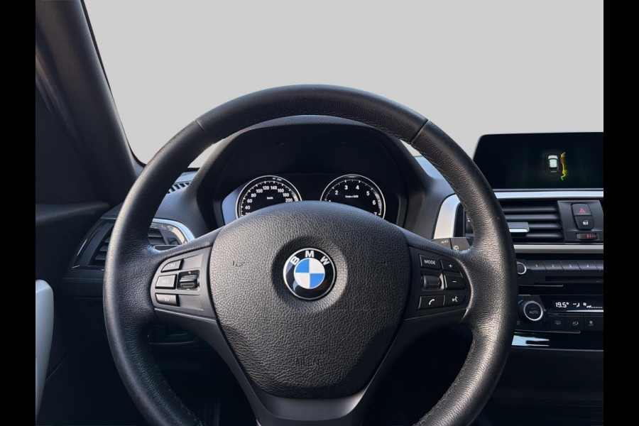BMW 1-serie 118i Executive Automaat Incl. Stoelverwarming | Lederen stoelen| Parkeersensoren | Navigatie