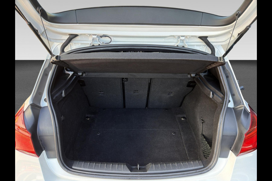 BMW 1-serie 118i Executive Automaat Incl. Stoelverwarming | Lederen stoelen| Parkeersensoren | Navigatie
