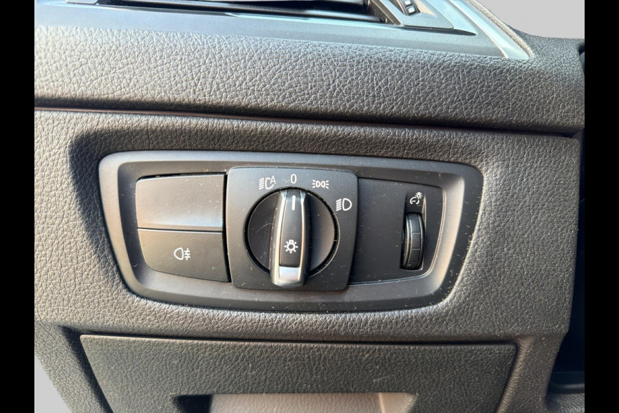 BMW 1-serie 118i Executive Automaat Incl. Stoelverwarming | Lederen stoelen| Parkeersensoren | Navigatie