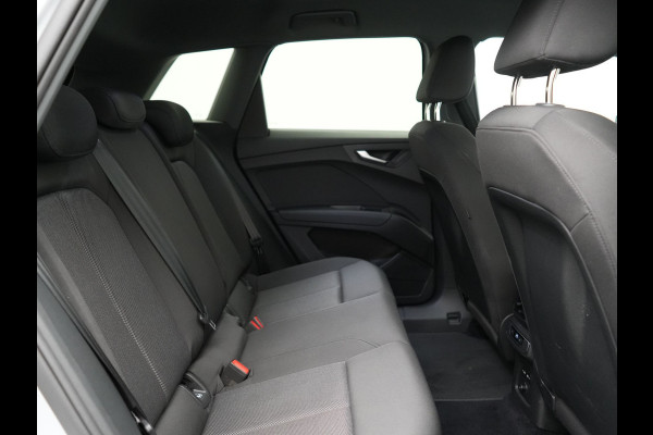 Audi Q4 e-tron 50 quattro Advanced edition 77 kWh 300pk Dealer O.H. | Apple Carplay | Voorstoelen Verwarmd | Navigatie Plus | 19"L.M | LED | Cruise Control | DAB | Virtual |