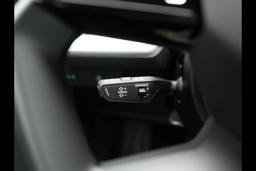 Audi Q4 e-tron 50 quattro Advanced edition 77 kWh 300pk Dealer O.H. | Apple Carplay | Voorstoelen Verwarmd | Navigatie Plus | 19"L.M | LED | Cruise Control | DAB | Virtual |