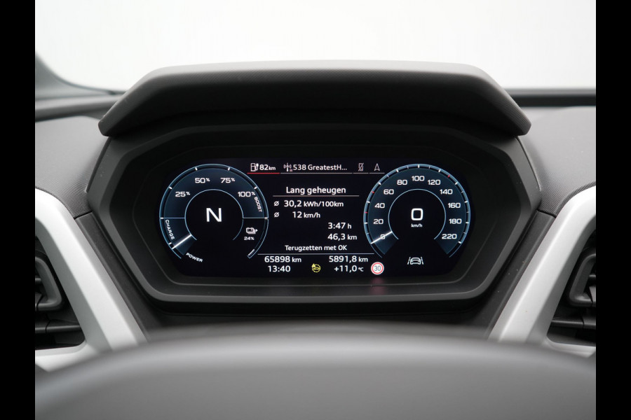 Audi Q4 e-tron 50 quattro Advanced edition 77 kWh 300pk Dealer O.H. | Apple Carplay | Voorstoelen Verwarmd | Navigatie Plus | 19"L.M | LED | Cruise Control | DAB | Virtual |