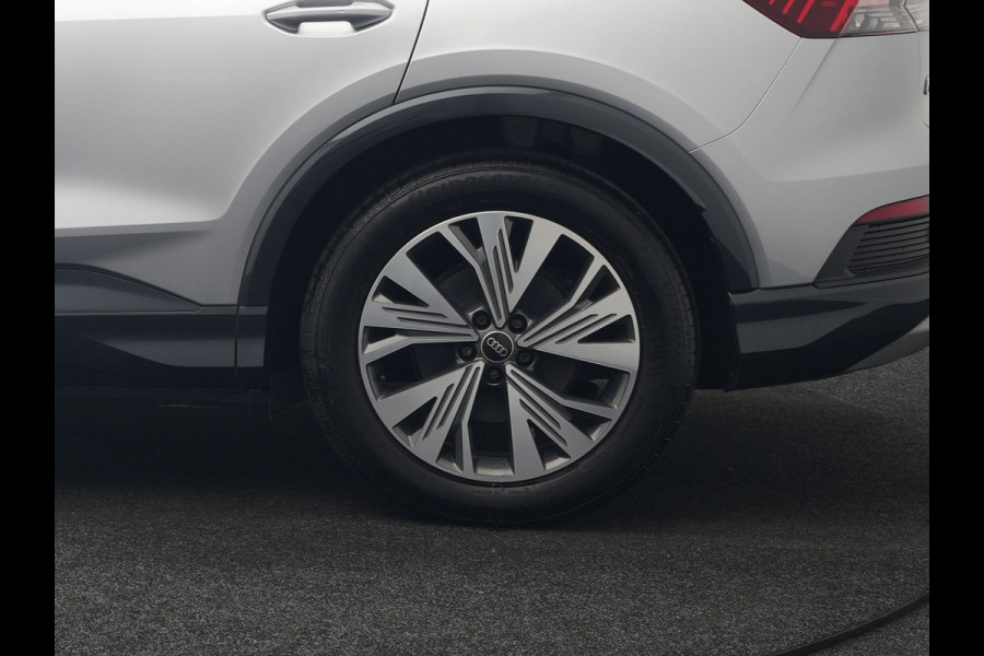 Audi Q4 e-tron 50 quattro Advanced edition 77 kWh 300pk Dealer O.H. | Apple Carplay | Voorstoelen Verwarmd | Navigatie Plus | 19"L.M | LED | Cruise Control | DAB | Virtual |
