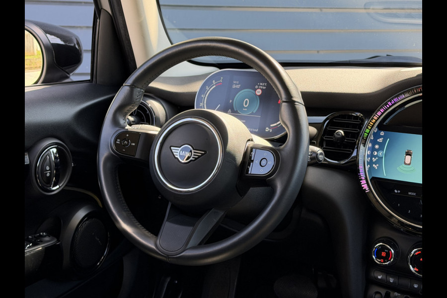 MINI Mini 1.5 Cooper 136 PK Camden Plus Edition Automaat / Camera / Navigatie