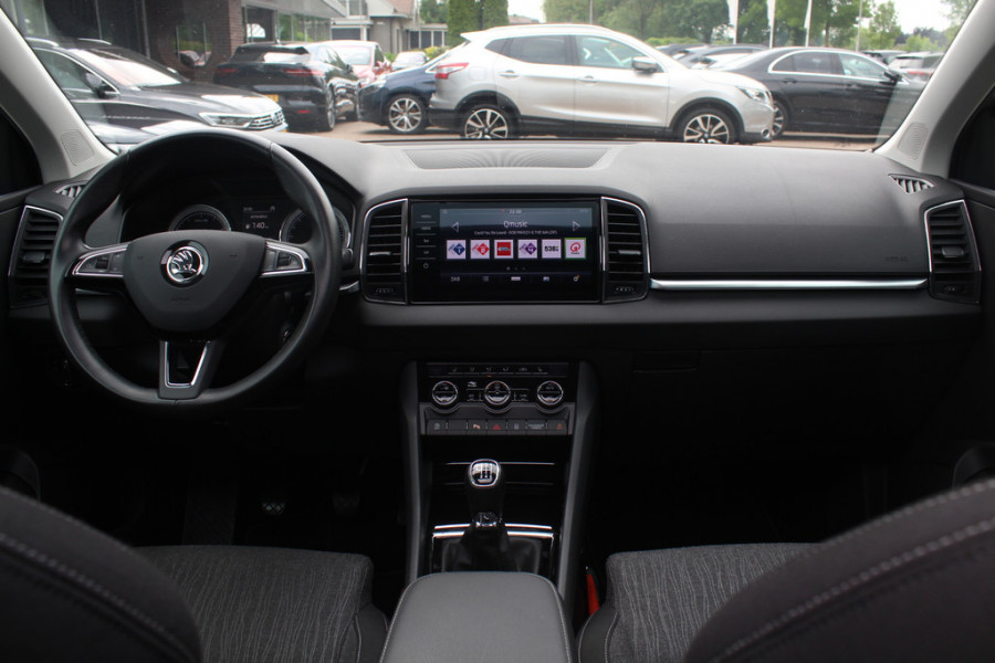 Škoda Karoq 1.5 TSI ACT Style Business / Trekhaak / Camera / Keyless / CarPlay / 18'' / Canton Audio / DAB / Stoelverwarming / Cruise Control Adaptief