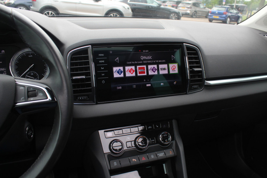 Škoda Karoq 1.5 TSI ACT Style Business / Trekhaak / Camera / Keyless / CarPlay / 18'' / Canton Audio / DAB / Stoelverwarming / Cruise Control Adaptief