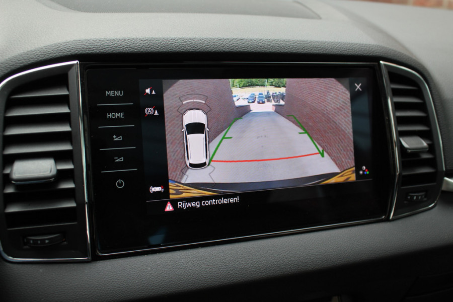 Škoda Karoq 1.5 TSI ACT Style Business / Trekhaak / Camera / Keyless / CarPlay / 18'' / Canton Audio / DAB / Stoelverwarming / Cruise Control Adaptief