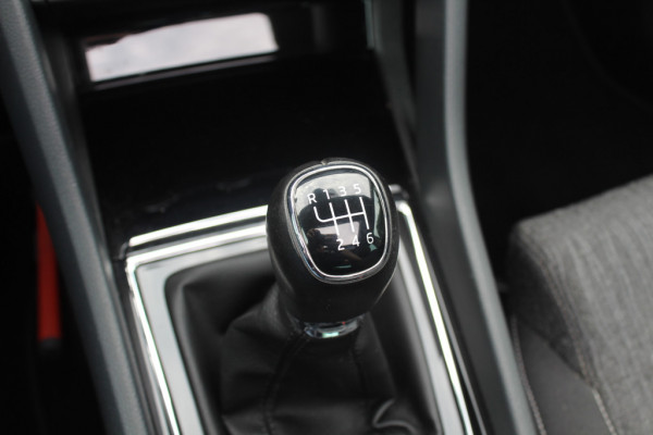 Škoda Karoq 1.5 TSI ACT Style Business / Trekhaak / Camera / Keyless / CarPlay / 18'' / Canton Audio / DAB / Stoelverwarming / Cruise Control Adaptief