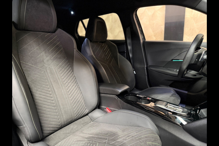 Peugeot 2008 1.2 PureTech 130 GT | Sfeerverlichting | Camera | Stoelverwarming | Carplay