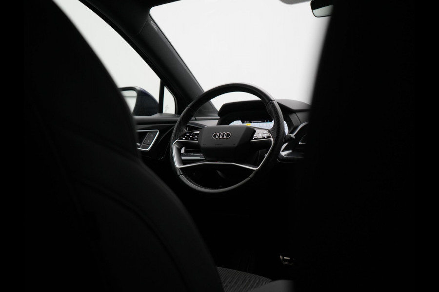 Audi Q4 e-tron 40 Advanced edition 77 kWh 204pk Dealer O.H. | S-Line Interieur | Trekhaak Af Fabriek | Adaptive Cruise | Camera | Blis | Sportstoelen Verwarmd | Apple Carplay | Navigatie | DAB |
