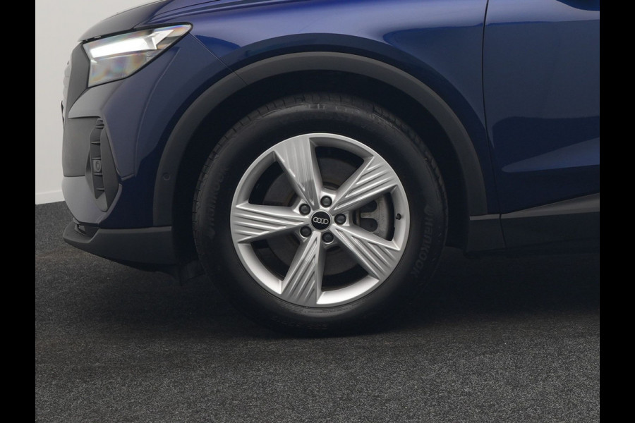 Audi Q4 e-tron 40 Advanced edition 77 kWh 204pk Dealer O.H. | S-Line Interieur | Trekhaak Af Fabriek | Adaptive Cruise | Camera | Blis | Sportstoelen Verwarmd | Apple Carplay | Navigatie | DAB |