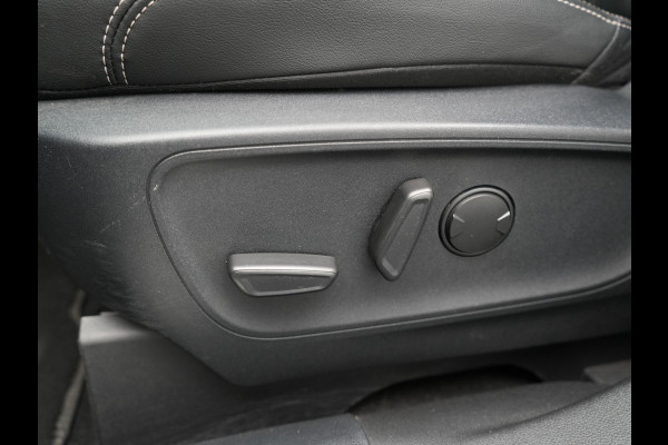 Ford Kuga 2.5 Vignale PHEV 225pk Dealer O.H. | Trekhaak Af Fabriek | Adaptive Cruise | Head Up | 360 Camera | Bang & Olufsen | Lederen Sportstoelen Memory & Verwarmd | Keyless | Blis | Stuur Verwarmd | Apple Carplay | Navigatie | DAB |  Plug In Hybrid |