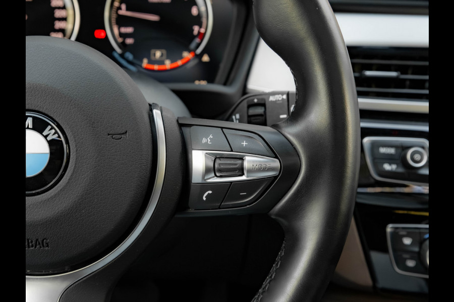BMW X1 sDrive20i M-Sport - Pano - Trekhaak - Memoryzetel - Camera - Harman Kardon