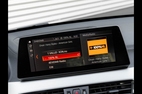 BMW X1 sDrive20i M-Sport - Pano - Trekhaak - Memoryzetel - Camera - Harman Kardon
