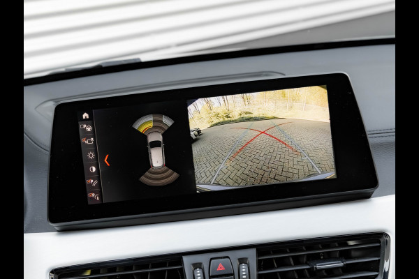 BMW X1 sDrive20i M-Sport - Pano - Trekhaak - Memoryzetel - Camera - Harman Kardon