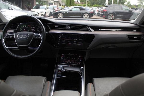 Audi e-tron e-tron 55 quattro advanced Pro Line Plus 95 kWh / Full option! / Trekhaak / Panoramadak / 360Camera / Head-up / B&O / Keyless / 21'' / Softclose / Stoelmassage / Luxe Leder / Nachtzicht / DAB / ACC