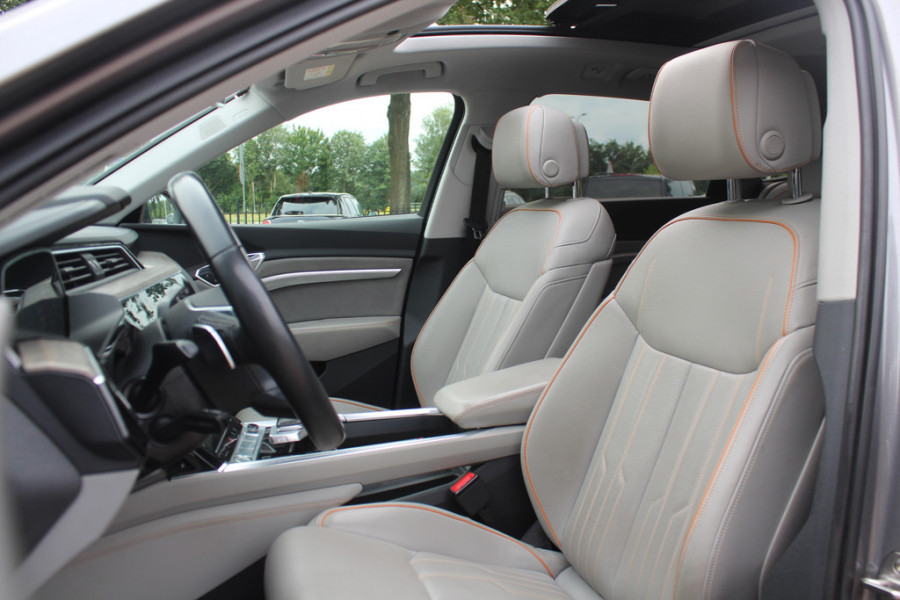 Audi e-tron e-tron 55 quattro advanced Pro Line Plus 95 kWh / Full option! / Trekhaak / Panoramadak / 360Camera / Head-up / B&O / Keyless / 21'' / Softclose / Stoelmassage / Luxe Leder / Nachtzicht / DAB / ACC