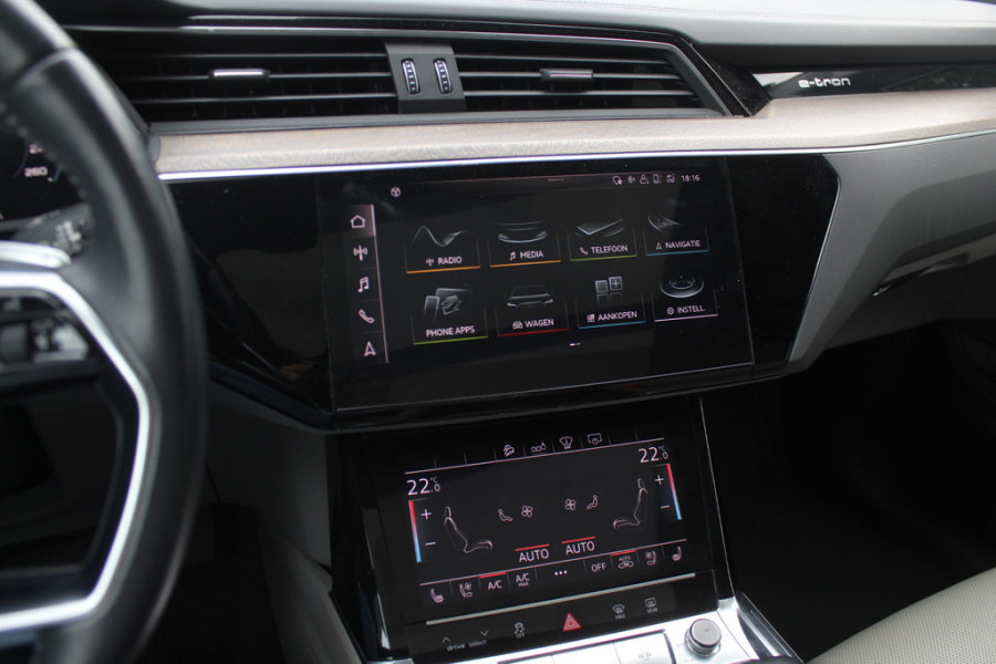 Audi e-tron e-tron 55 quattro advanced Pro Line Plus 95 kWh / Full option! / Trekhaak / Panoramadak / 360Camera / Head-up / B&O / Keyless / 21'' / Softclose / Stoelmassage / Luxe Leder / Nachtzicht / DAB / ACC
