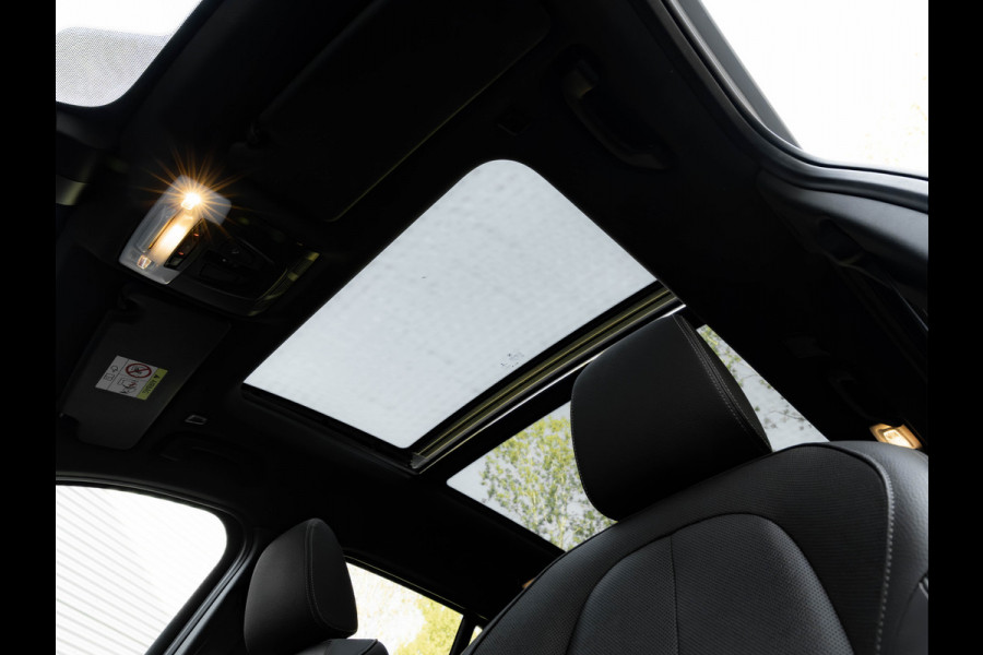 BMW X1 sDrive20i M-Sport - Pano - Trekhaak - Memoryzetel - Camera - Harman Kardon