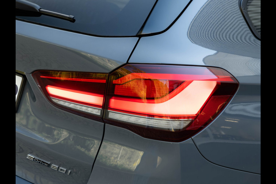 BMW X1 sDrive20i M-Sport - Pano - Trekhaak - Memoryzetel - Camera - Harman Kardon