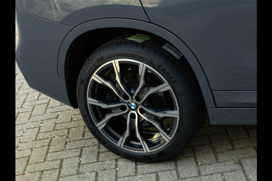 BMW X1 sDrive20i M-Sport - Pano - Trekhaak - Memoryzetel - Camera - Harman Kardon