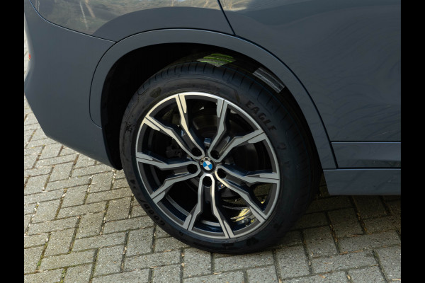 BMW X1 sDrive20i M-Sport - Pano - Trekhaak - Memoryzetel - Camera - Harman Kardon