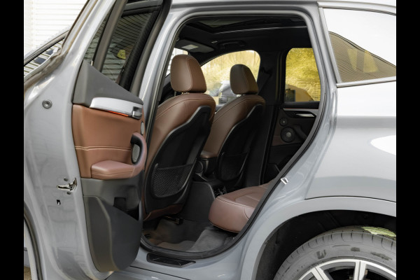 BMW X1 sDrive20i M-Sport - Pano - Trekhaak - Memoryzetel - Camera - Harman Kardon