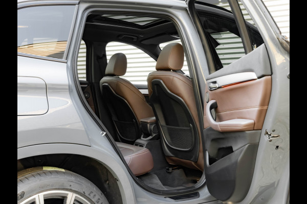 BMW X1 sDrive20i M-Sport - Pano - Trekhaak - Memoryzetel - Camera - Harman Kardon
