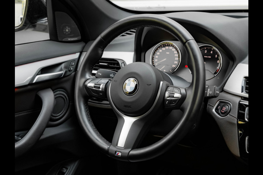 BMW X1 sDrive20i M-Sport - Pano - Trekhaak - Memoryzetel - Camera - Harman Kardon