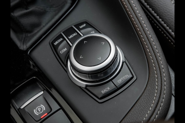 BMW X1 sDrive20i M-Sport - Pano - Trekhaak - Memoryzetel - Camera - Harman Kardon