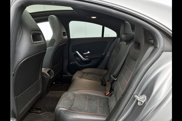 Mercedes-Benz CLA-Klasse 250 e Premium Inclusief 24 maanden Mercedes-Benz Certified garantie voor Europa.