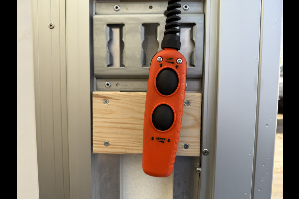 Maxus eDeliver 9 65kWh *Direct beschikbaar* NIEUW DHollandia Laadklep 172km WLTP 204PK 80kW Snelladen Carplay Adaptieve Cruise Control LED Airco Koffer Bakwagen Meubelbak