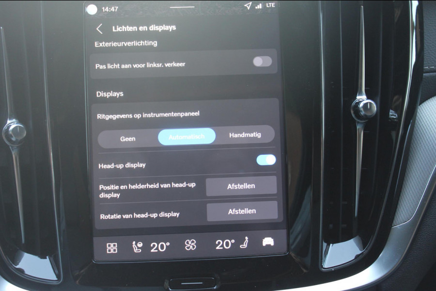 Volvo V60 T6 350PK Automaat Plug-in hybrid AWD Ultra Dark Adaptieve Cruise Control / Head-up display / Panoramisch schuif-kanteldak / Harman Kardon Audio / Blis / Google infotainment