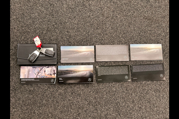 Mercedes-Benz EQA 250 Business Solution AMG 67 kWh | Origineel Nederlands | 1e Eigenaar | Navigatie | Leder/Alcantara | Camera |