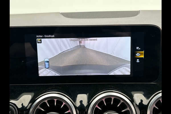 Mercedes-Benz EQA 250 Business Solution AMG 67 kWh | Origineel Nederlands | 1e Eigenaar | Navigatie | Leder/Alcantara | Camera |