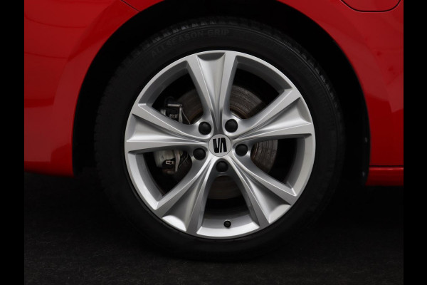 Seat Leon 1.4 TSI eHybrid PHEV FR | SOH 97,5% | Stoelverwarming | Adaptive cruise | Sfeerverlichting | Navigatie | Parkeerhulp | Full LED | Stuurverwarming | Bluetooth | Plug In