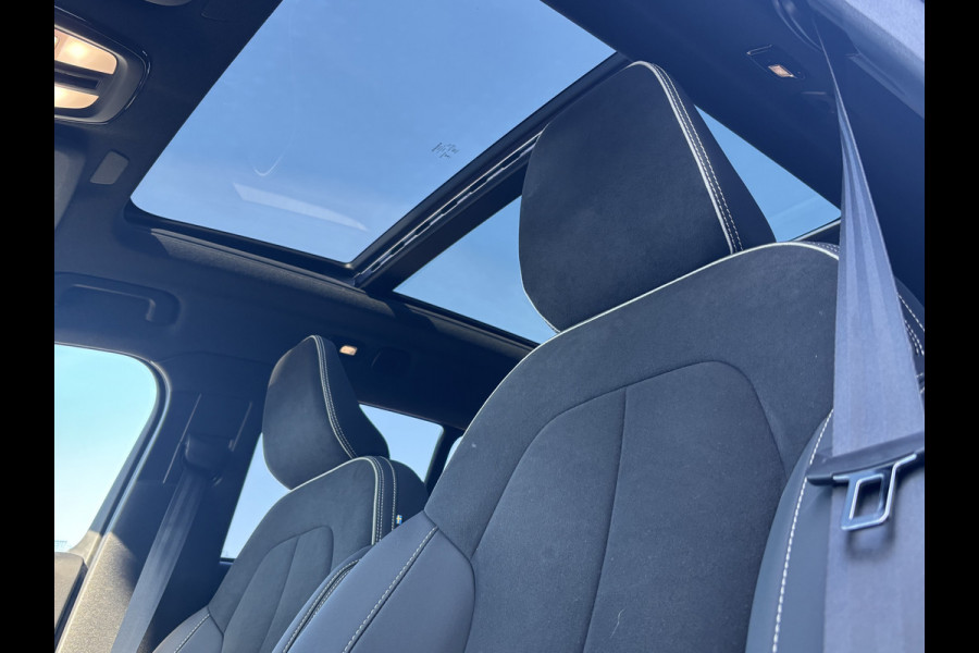 Volvo XC40 Recharge Twin Ultimate 78 kWh | Zwenkbare trekhaak | Panorama dak | Adaptieve cruise | Harman Kardon | Blis |