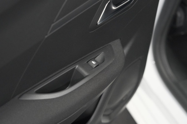 Peugeot e-208 EV Active 50 kWh | 11 KW Laadfunctie | Parkeersensoren | Apple Carplay