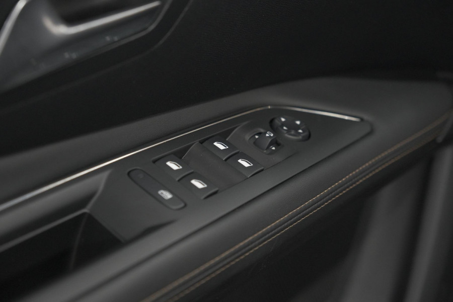 Peugeot 3008 PureTech 130 EAT8 GT Line | Trekhaak | Apple Carplay | Dodehoekdetectie | Apple Carplay