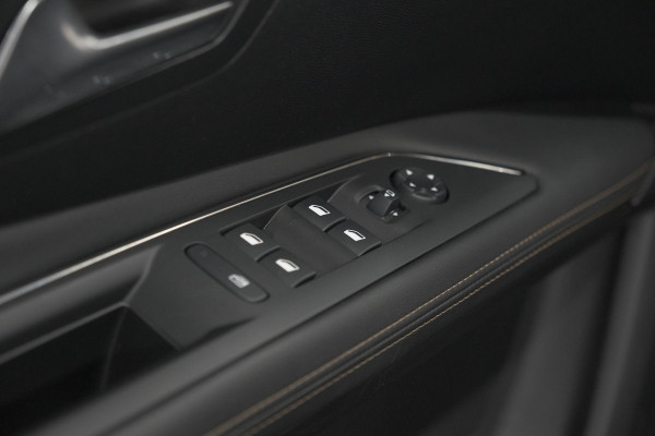 Peugeot 3008 PureTech 130 EAT8 GT Line | Trekhaak | Apple Carplay | Dodehoekdetectie | Apple Carplay
