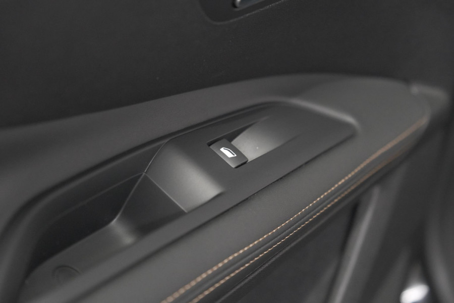 Peugeot 3008 PureTech 130 EAT8 GT Line | Trekhaak | Apple Carplay | Dodehoekdetectie | Apple Carplay